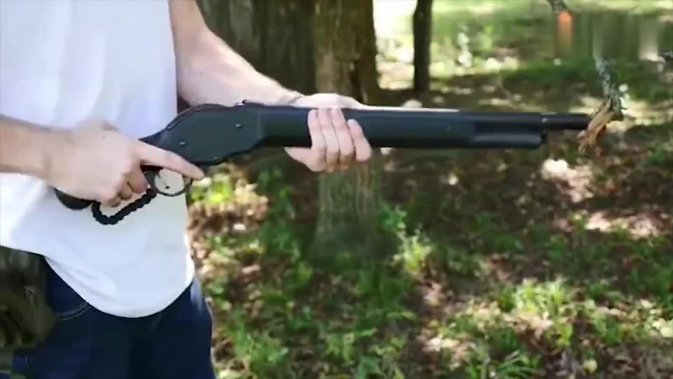 老外上手尴尬之枪温彻斯特1887杠杆式霰弹枪旋转上弹太帅了