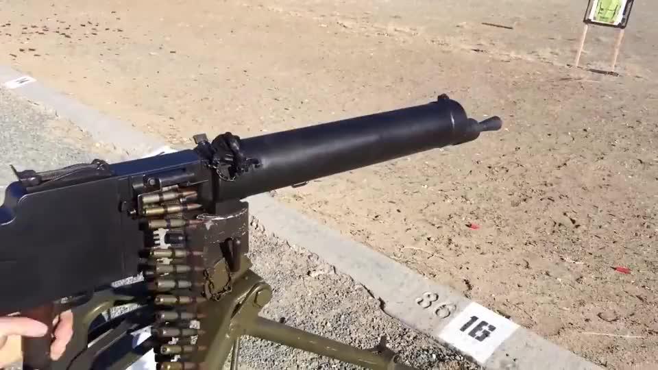 水冷式马克沁重机枪弹链供弹射击测试这才是真正的老古董