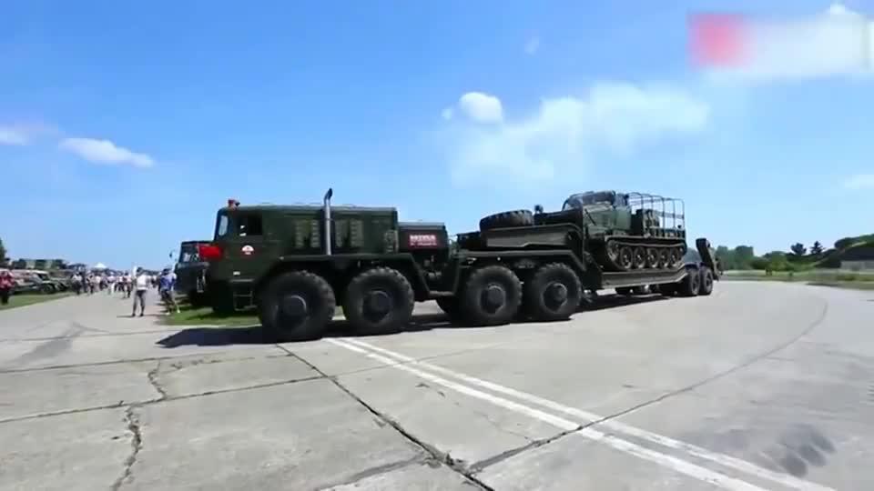 俄军的"八轮巨兽"maz-537重型牵引车,好像有点猛!