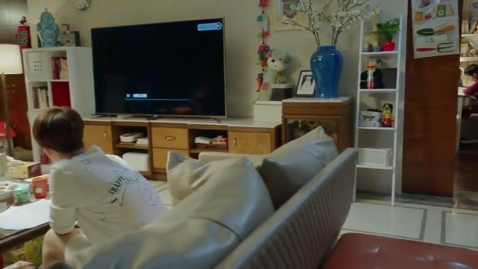 小别离:妈妈监督女儿学习,不许家里有声音,狗狗突然放了个屁