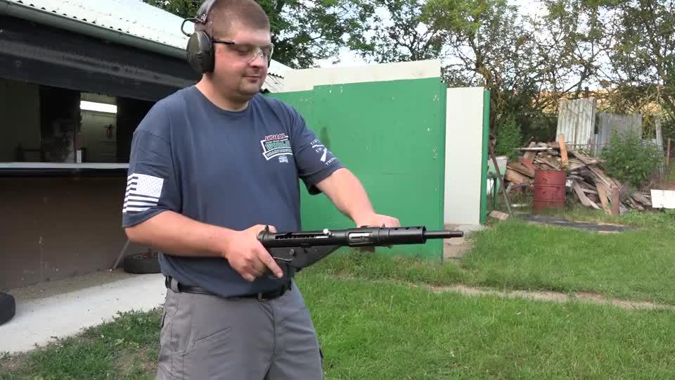 二战时期的廉价神器:司登mkii冲锋枪,做工虽然粗糙但耐用