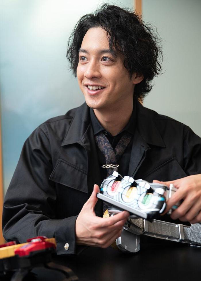 假面骑士ooo主演渡部秀特别访谈及现照公开12年后颜值身材不变