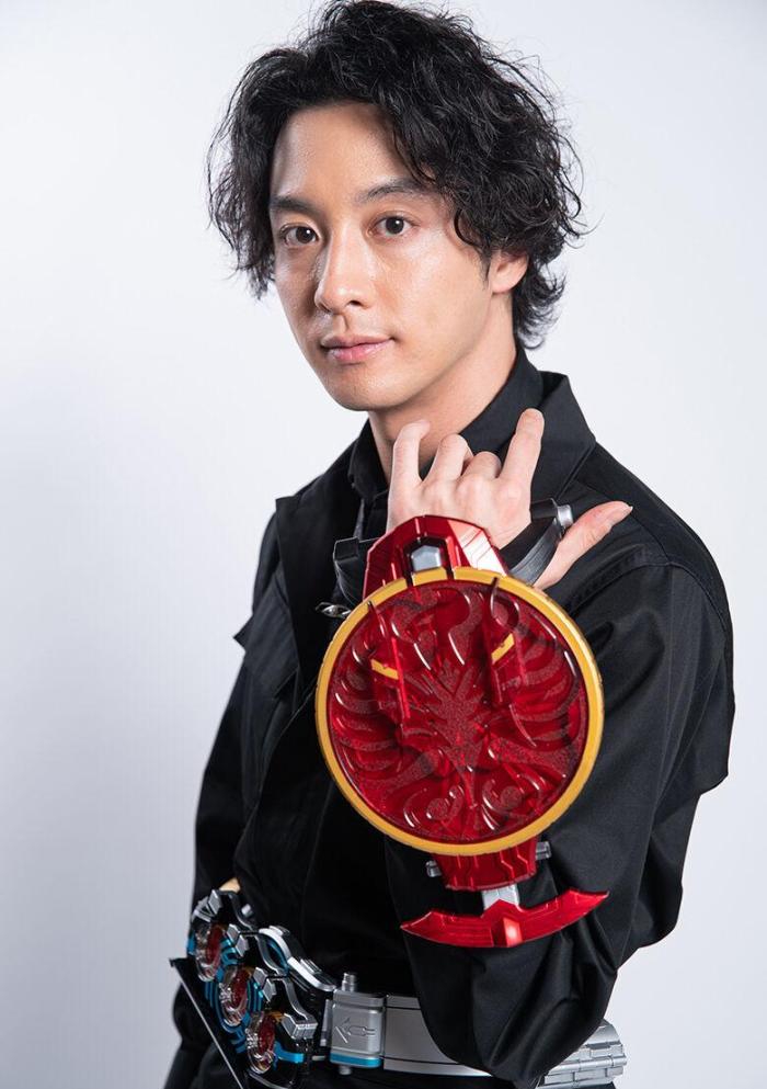 假面骑士ooo主演渡部秀特别访谈及现照公开12年后颜值身材不变