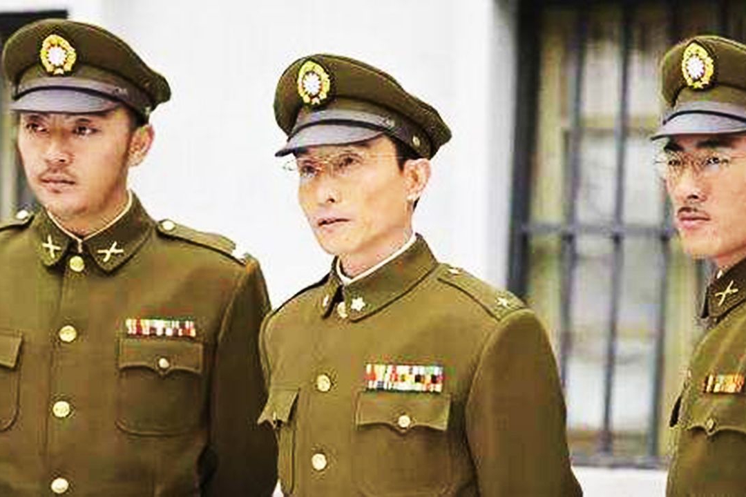 抗战时期国军的军衔为何那么乱,正式军衔与职务军衔有何区别?|军长|授衔|上将|李济深|中将_新浪新闻
