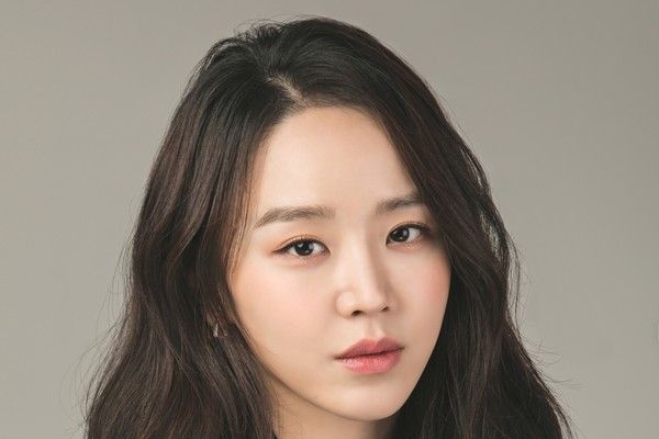 韩国女艺人申惠善代言女装品牌拍最新宣传照