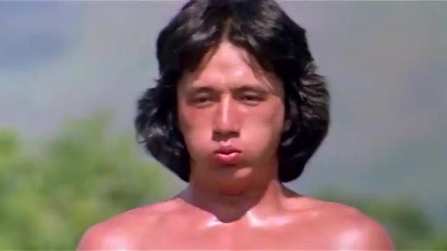 影视:老乞丐传授阿龙绝世武功,一人挑战众人,照样生猛无比