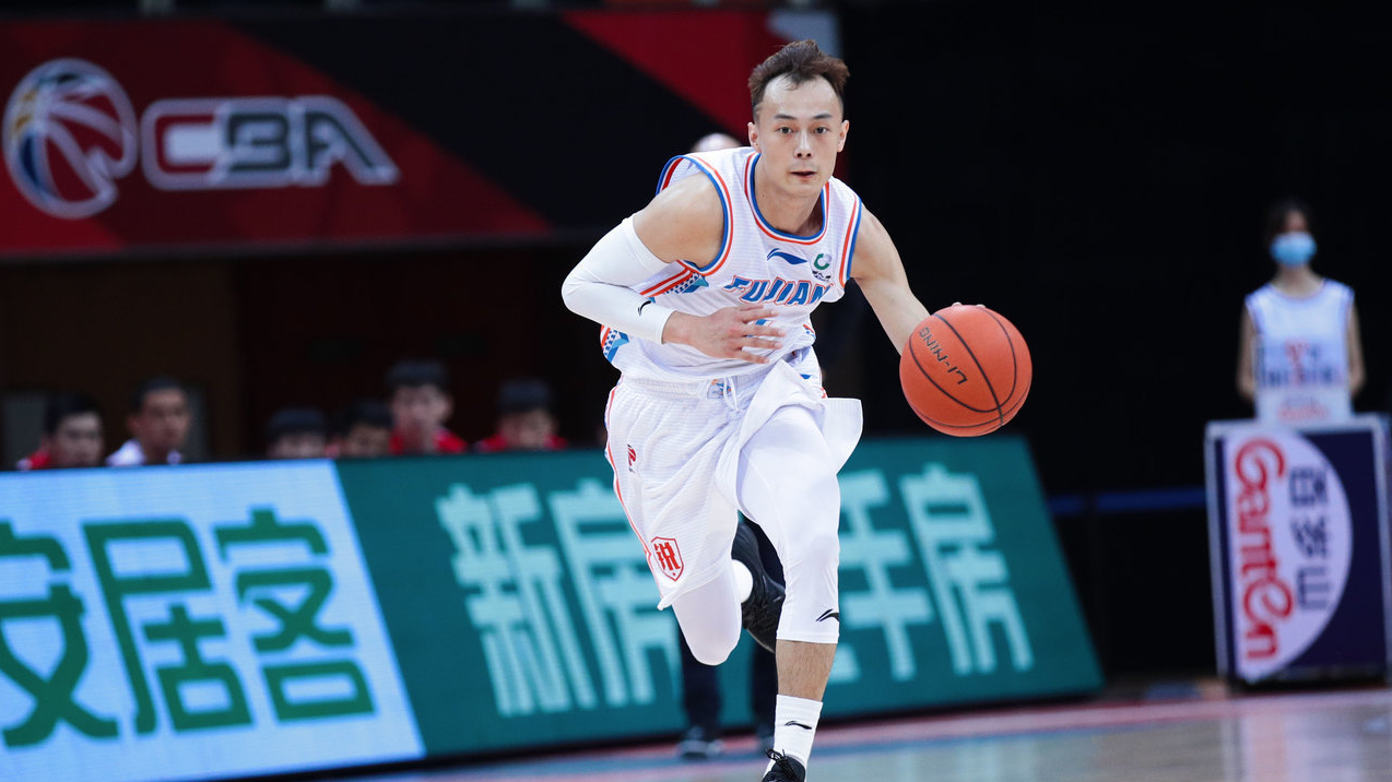 王子瑞罚球线急停出手!稳稳命中!正直播cba-辽宁vs北控