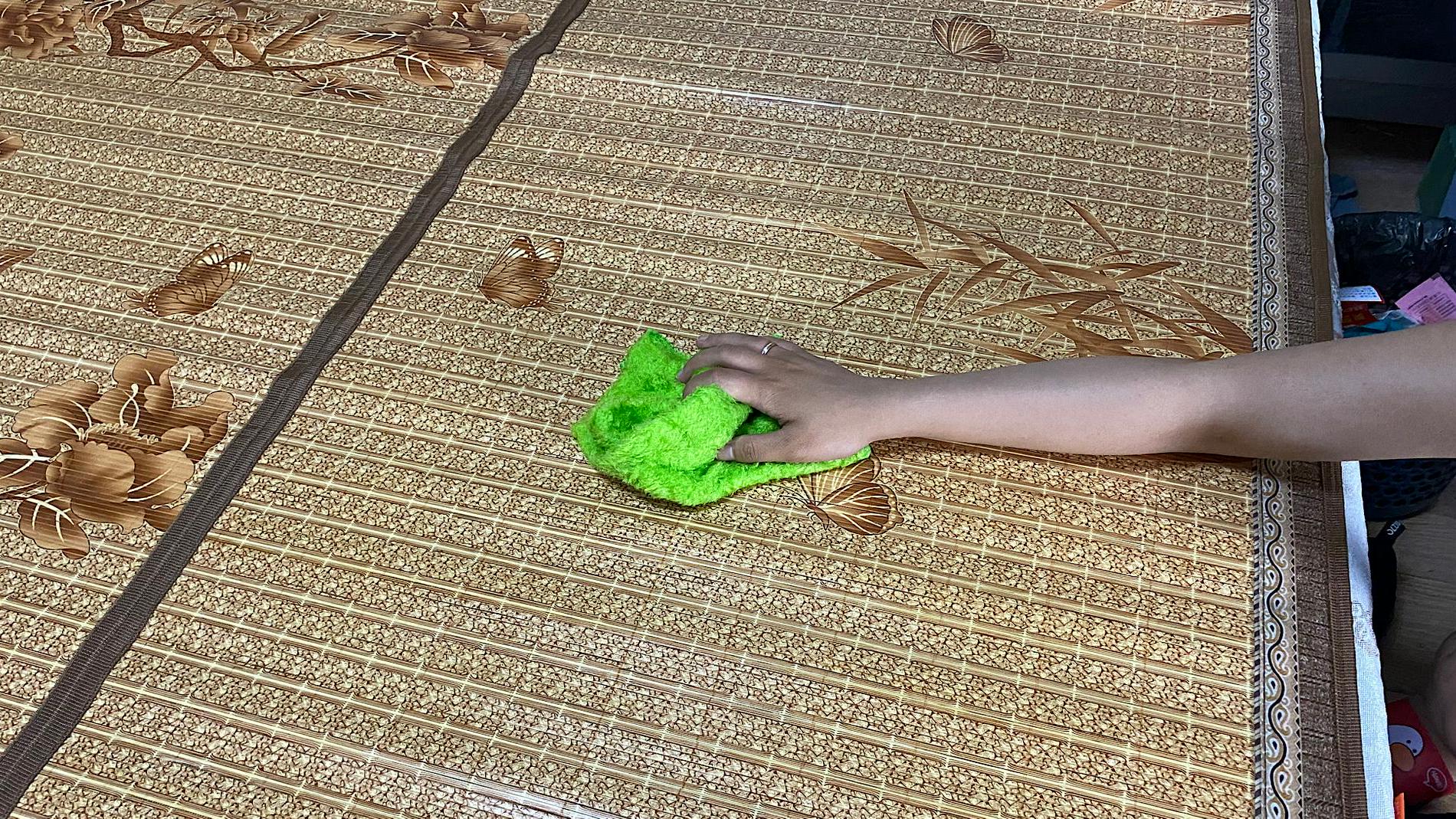 原来清洗凉席这么简单,不要整张用水冲了,洗完干净又清爽,看看