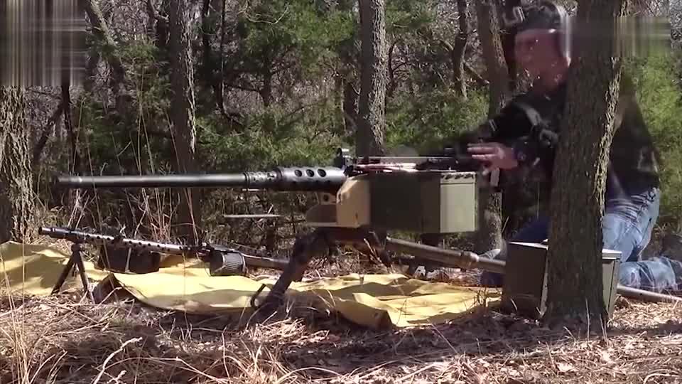 实测m2式重机枪127毫米大口径弹链供弹射击,敌人的噩梦