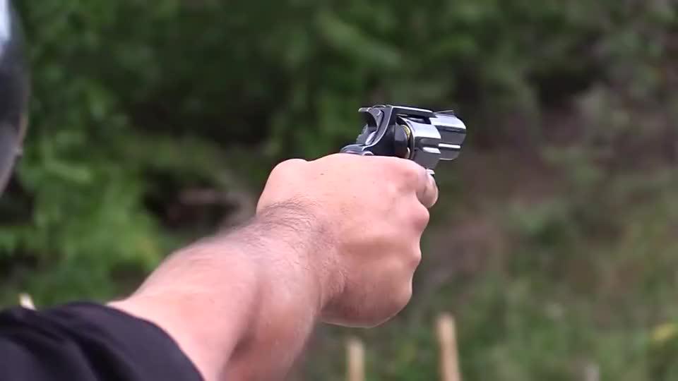 柯尔特小型左轮手枪靶场射击测试,供弹速度慢是它最大缺陷!