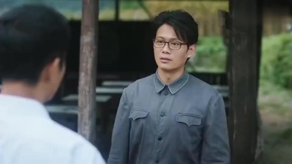 《江山如此多娇》覃老师带濮泉生看教室,教室破败,危房