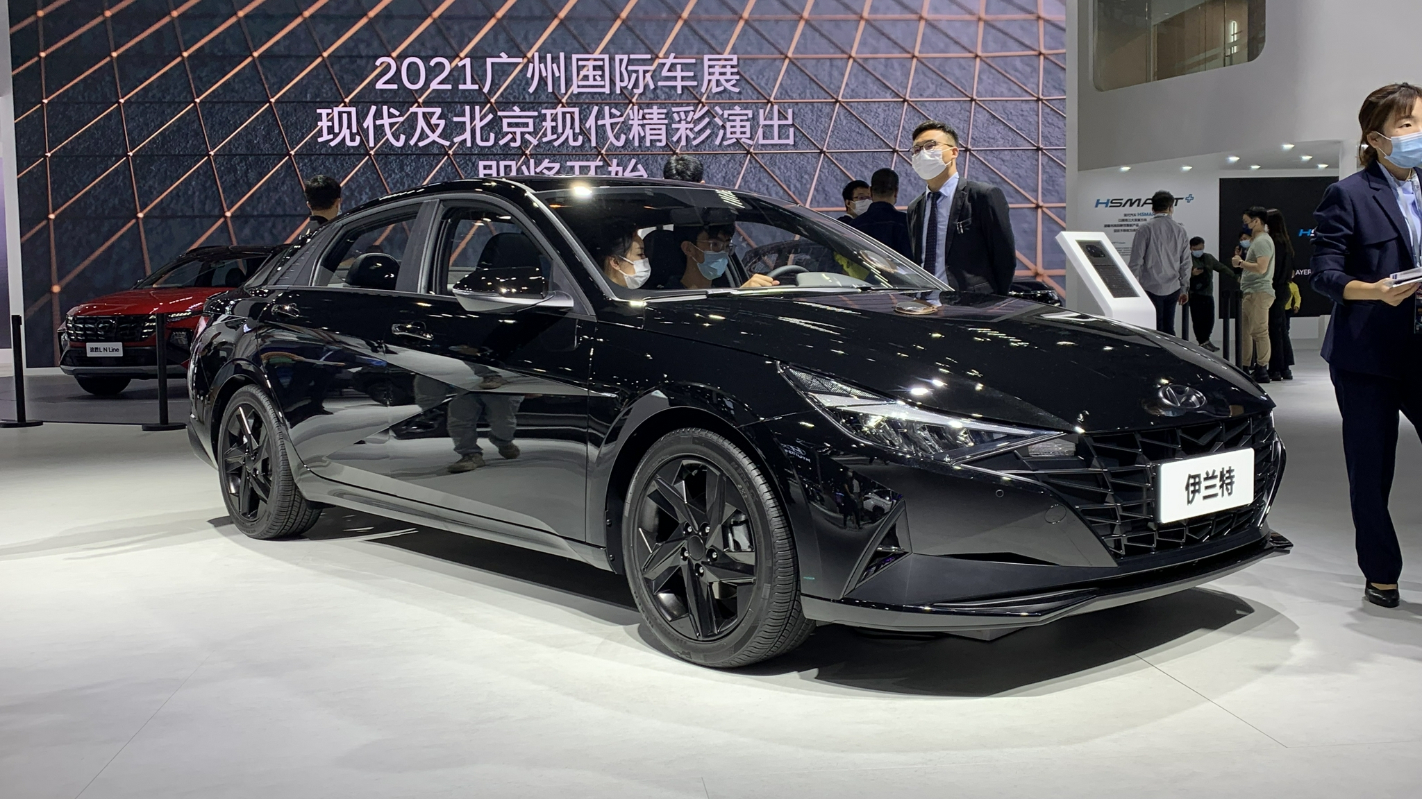 2021广州车展丨现代伊兰特黑骑士限量版亮相 全车黑化