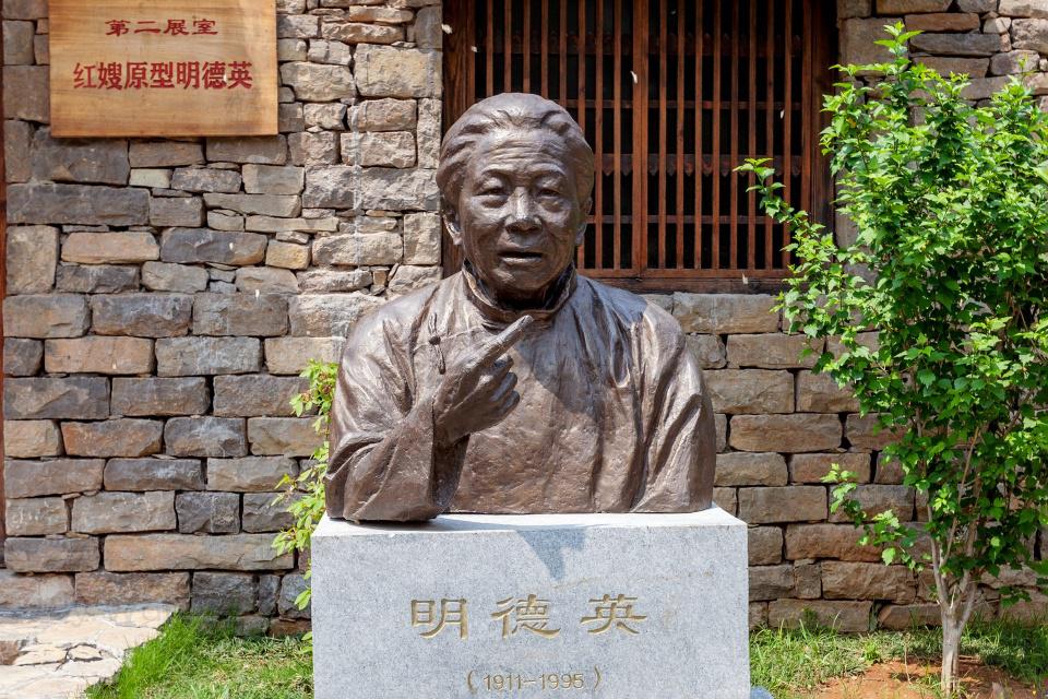 沂蒙"红嫂":做军鞋315万双军衣122万件,救护病员6万人