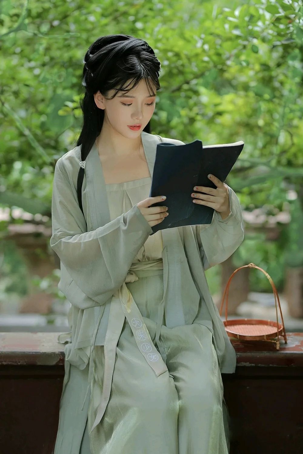 汉服出门会遭受异样眼光这些简约又日常的汉服让你出街无压力