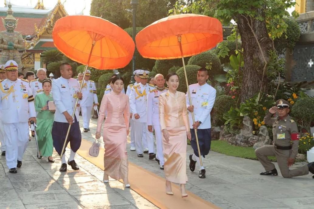 泰国大公主受父亲器重,带着妹妹主持泼水节,成为女王大有希望!|公主|帕查拉|泰国_新浪新闻