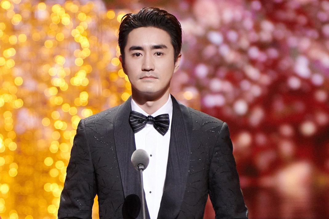 杨玏亮相电视剧盛典  凭《三十而已》摘获品质男演员