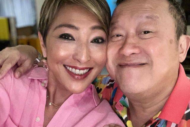 曾志伟与女性朋友上山诗钠庆生,女方晒贴面照
