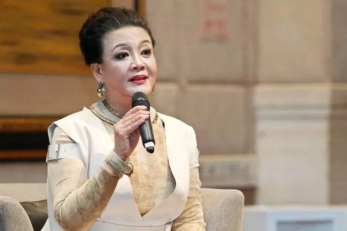张颖颖被曝官宣怀孕,张兰回应称揍死她,前者曾网传被老头包养过|张颖颖|张兰|老头_新浪新闻