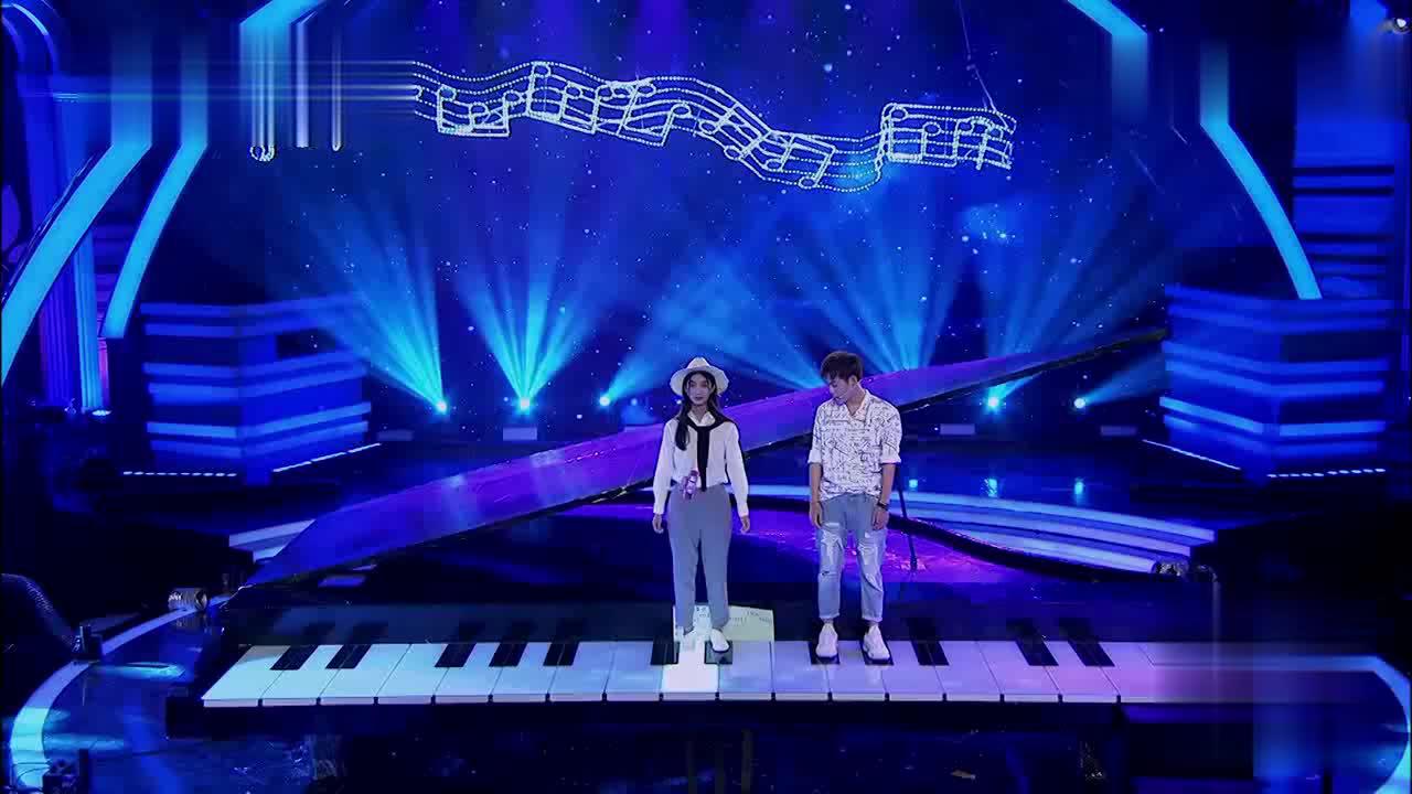 《非常完美》朱佳航主动牵起林志勇的手走在钢琴上,太浪漫了!
