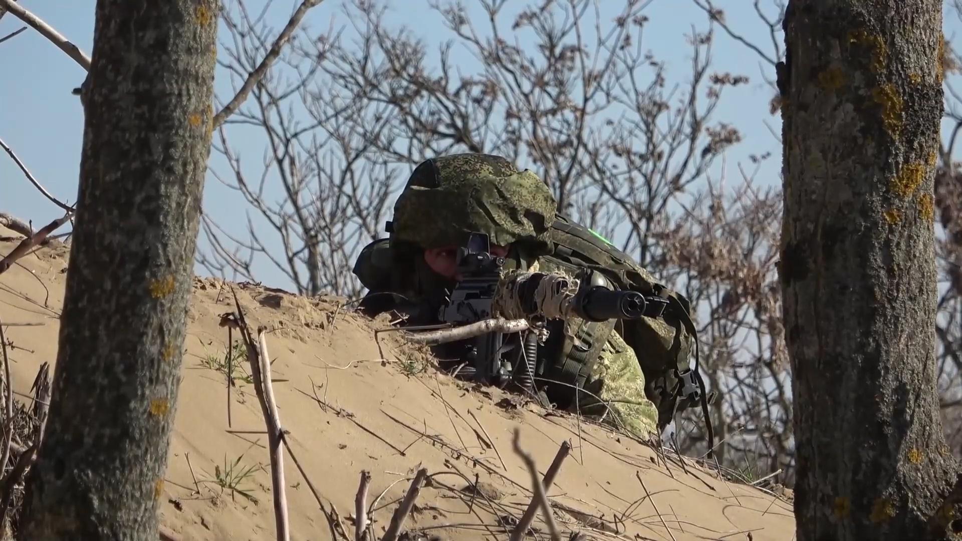 俄特种兵小队演习偷袭敌军指挥部 100%吃鸡战术