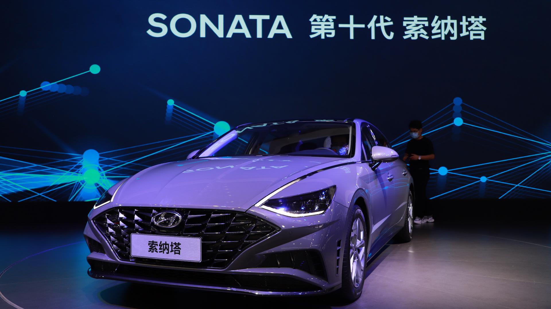 极具视觉冲击感 北京现代第十代索纳塔亮相 预售价16.48万起