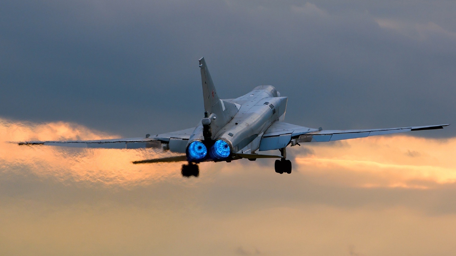 俄空军图-22m3战略轰炸机,飞往预定空域进行投弹演练!