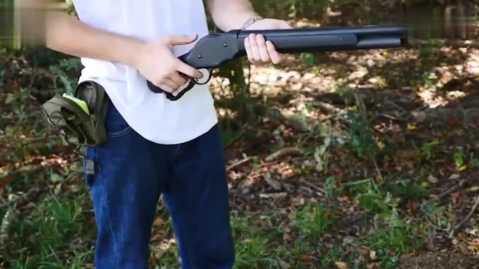 揭秘美国温彻斯特m1887杠杆式连发霰弹枪,帅气的甩枪很到位