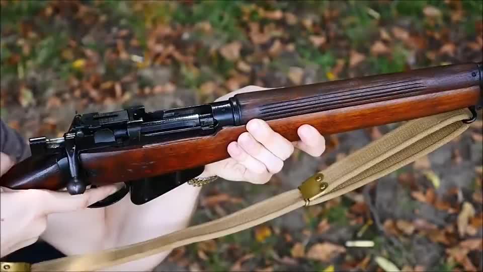崭新的李恩菲尔德步枪,绰号"英七七"一二战最好的栓动步枪之一