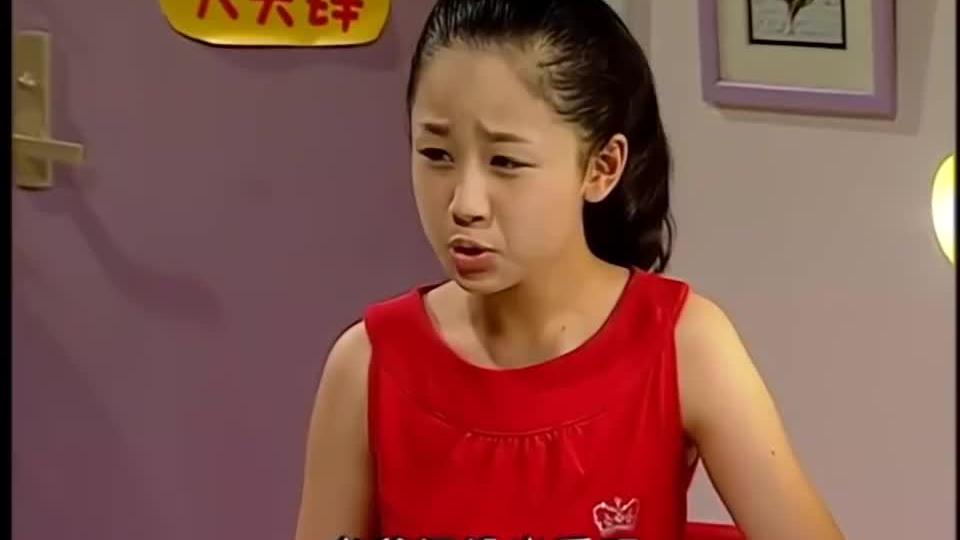 小雪告诉刘星老爸被欺负了,让他不要在外面惹事,收敛点!