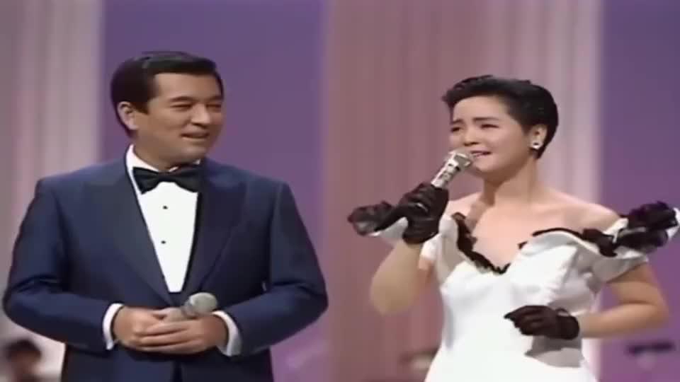 邓丽君与加山雄三演唱《我只在乎你》