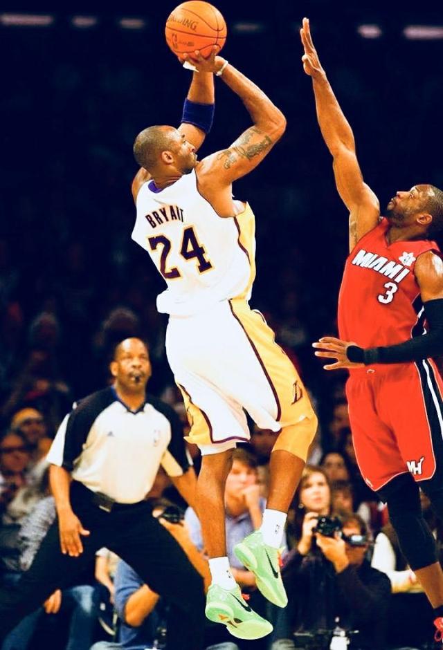 斯台普斯球馆外树立5座湖人名宿雕像,科比将是哪一个经典动作?