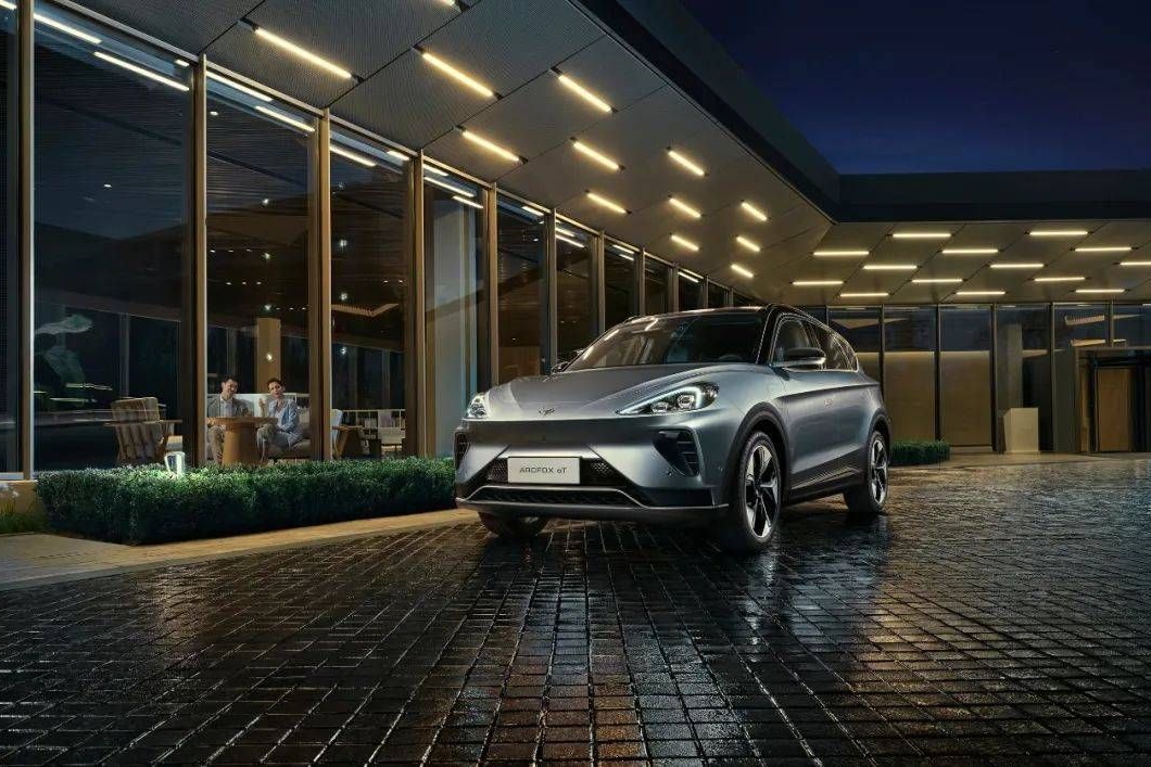 续航不减、新增车型:新款阿尔法S/阿尔法T上市,21.88万元起-新浪汽车