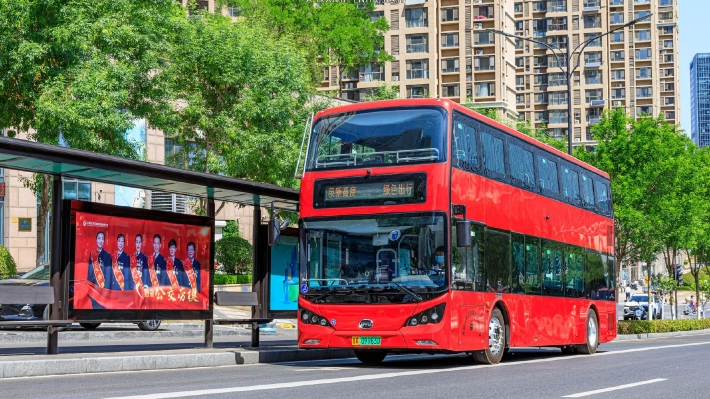 直播济南双层巴士红奔奔今天上路啦又美又飒一路风景