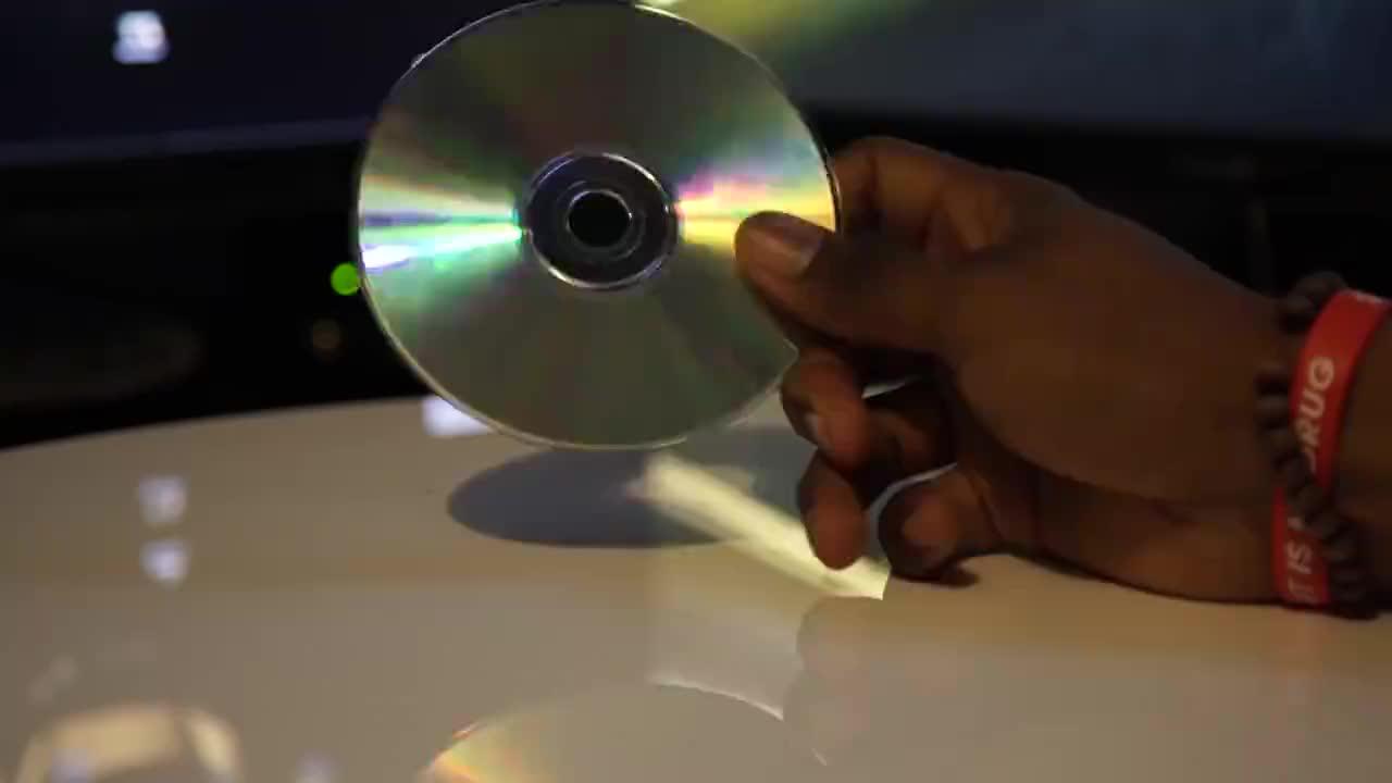 信息是怎样被刻进光盘的?显微镜放大100倍,看完涨知识了!