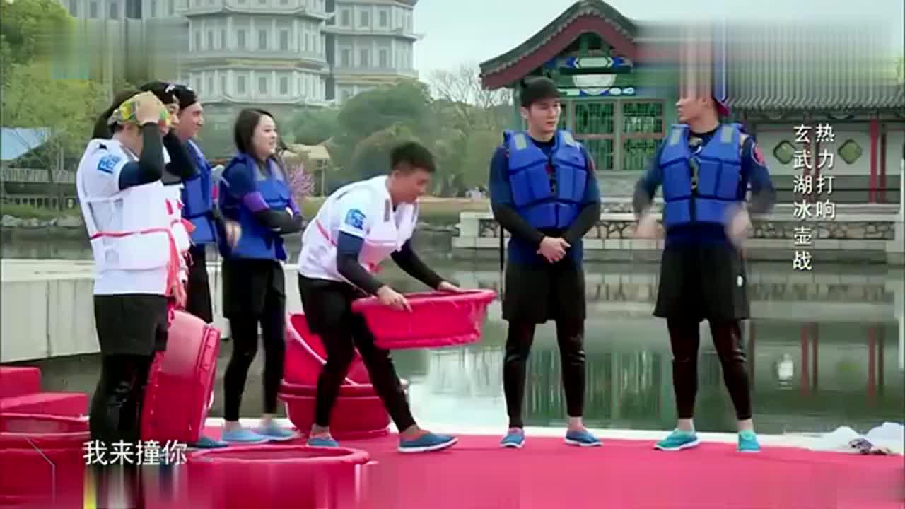 帅小伙前来复仇,网红桥上气定神闲,绵羊队一姐失足落水!