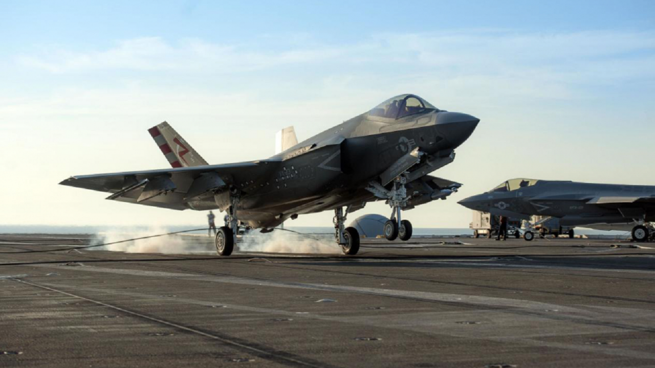 为您推荐: 带你近距离感受f35战斗机垂直起飞降落,这画面太壮观了!