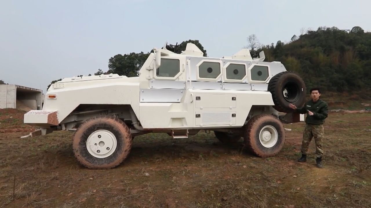 重量轻强度大加装了陶瓷装甲的防地雷反伏击车性能更优越