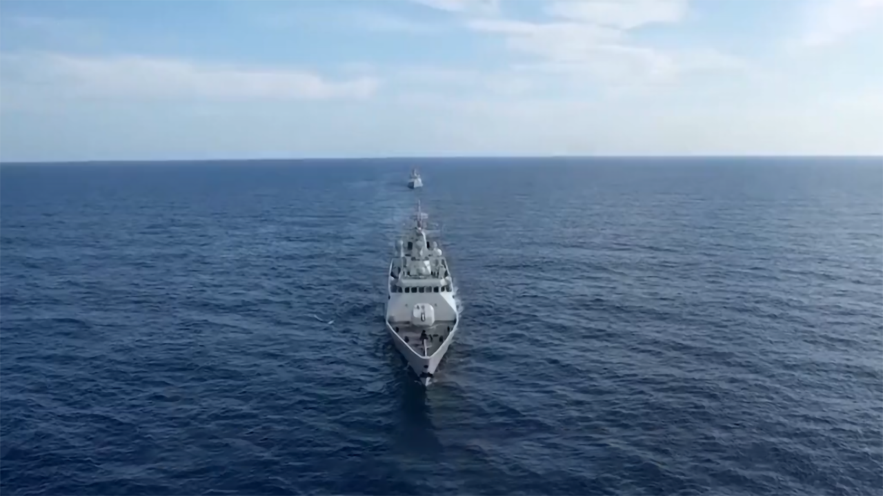 海军广安舰遂宁舰开展防空反导专攻精练