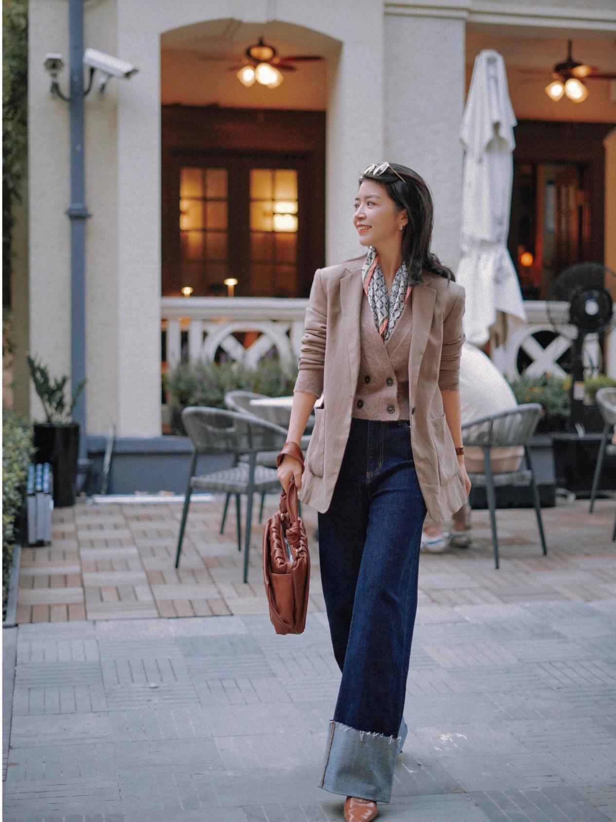 别总穿小黑裤!时尚博主三木这几种裤装超好看,时髦百搭更亮眼