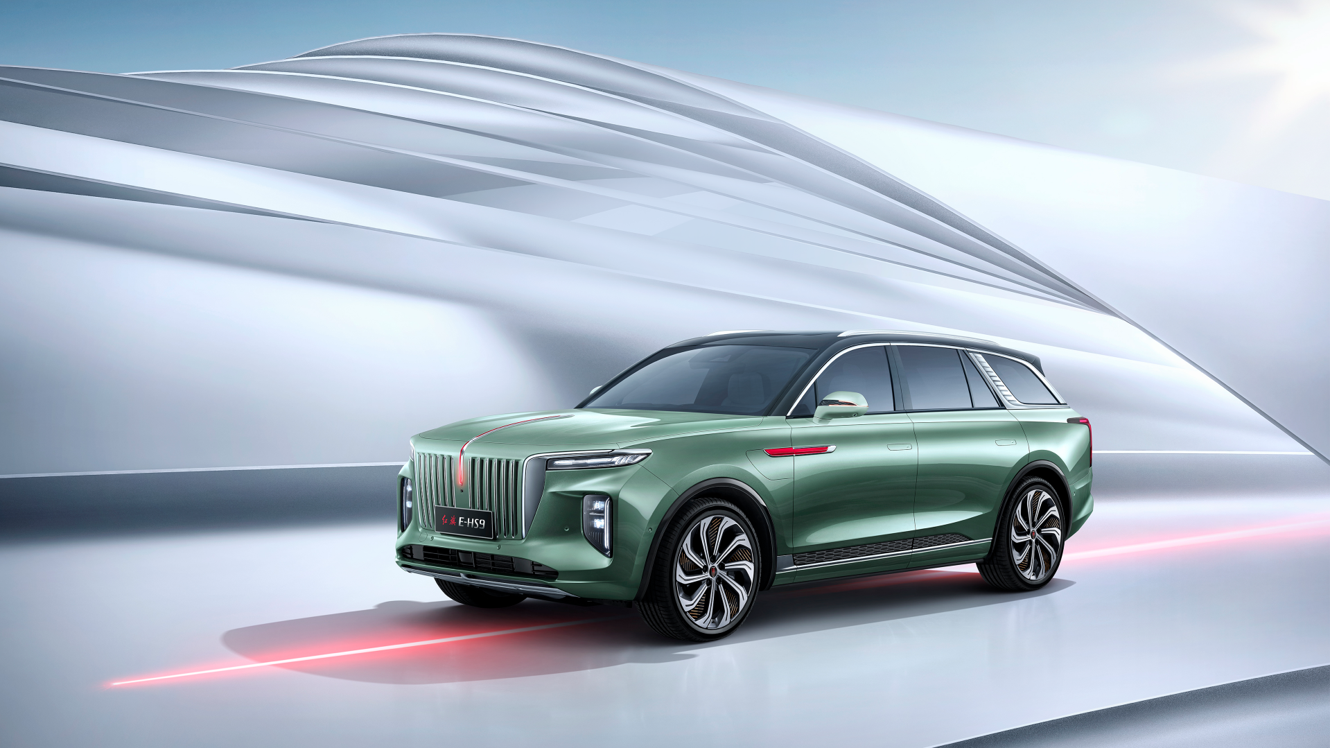 实拍红旗h7s首款suv,车站一亮相就被围观,谁不羡慕?