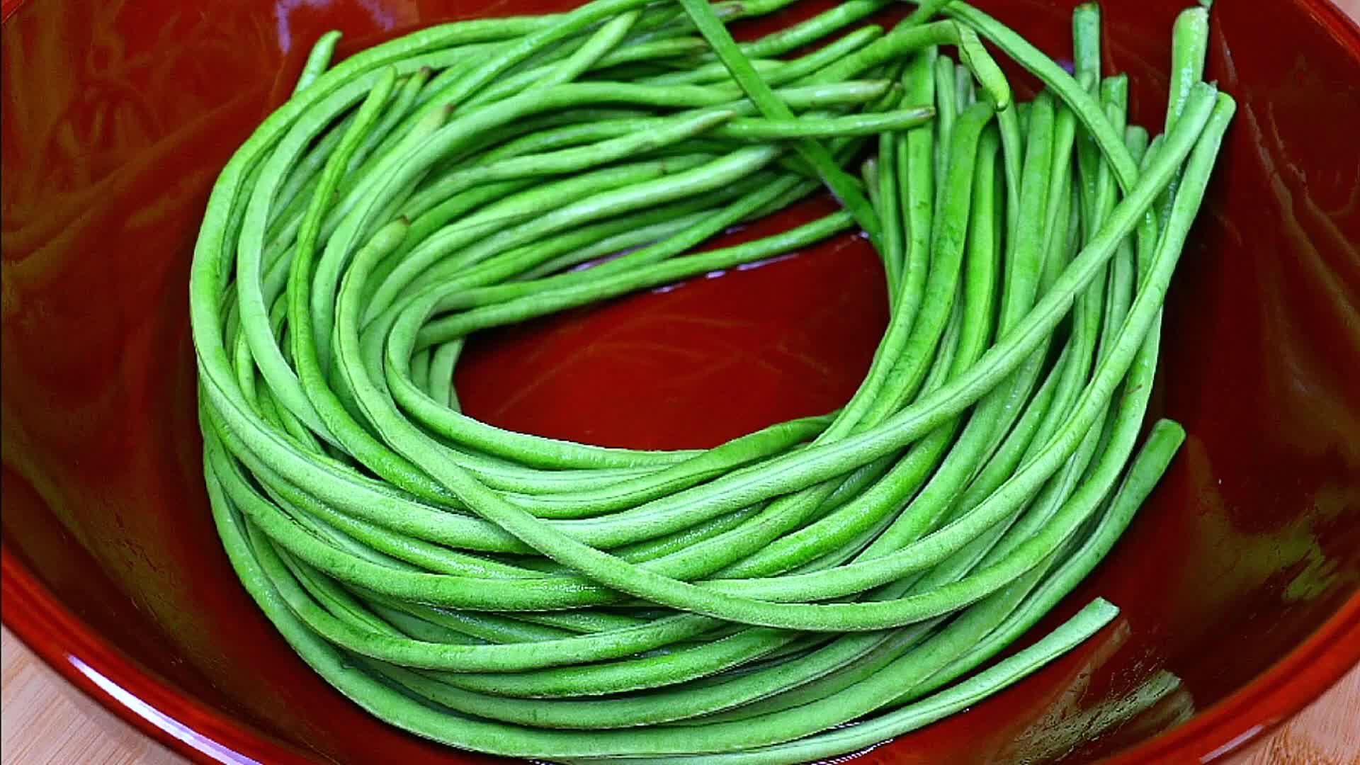 我家豆角从来不炒,教你2种好吃做法,开胃解腻,夏季吃超过瘾