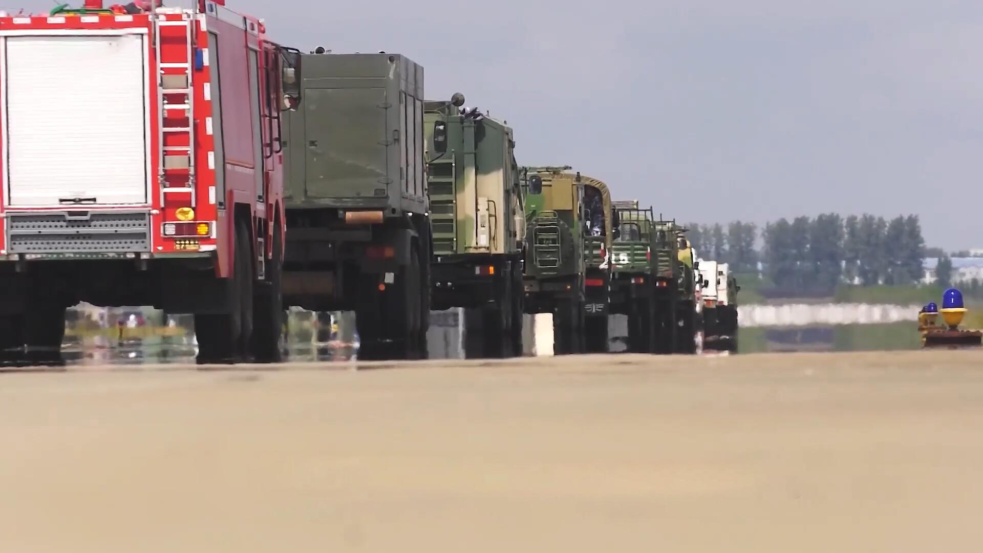 海军航空兵某场站模拟机场"遇袭",看后勤保障官兵如何"应战"