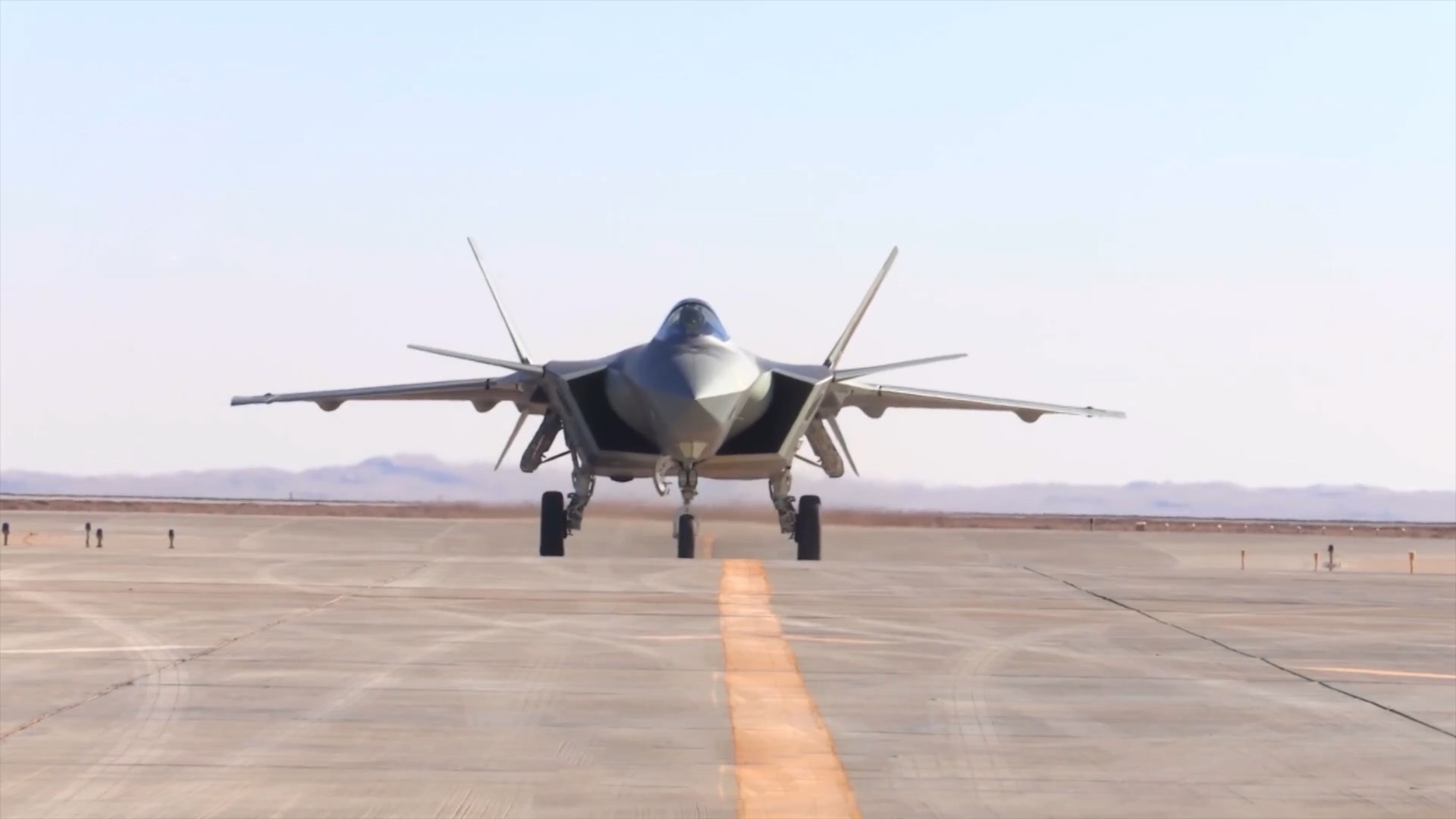 空军飞行员白龙驾驶歼20战机有多较真?