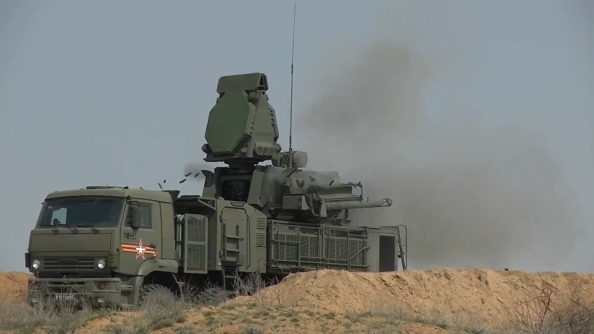 "铠甲s2"近程防空系统,进行实弹射击的场景!