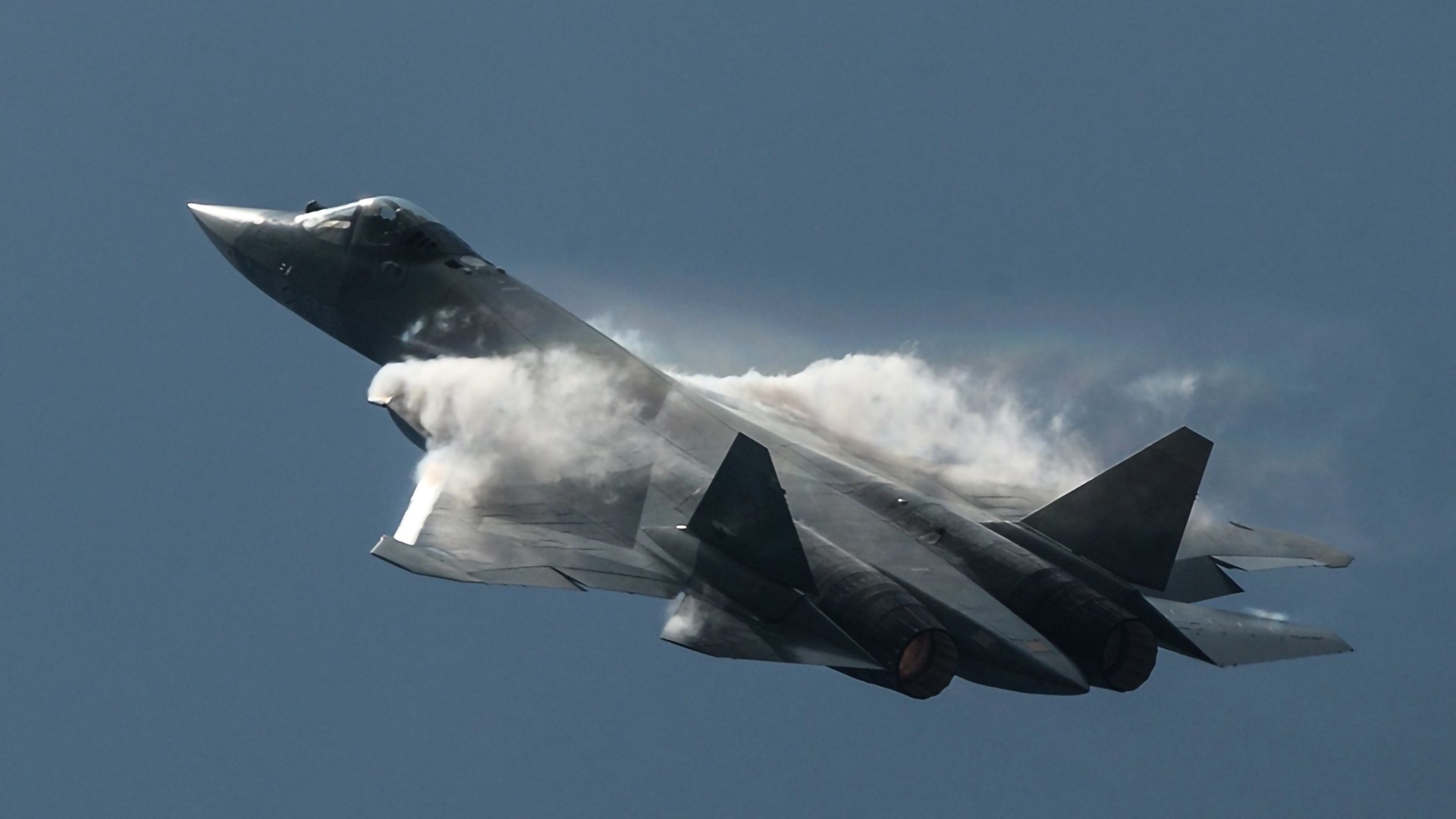 俄罗斯两架苏-57战斗机,飞过莫斯科上空的镜头!