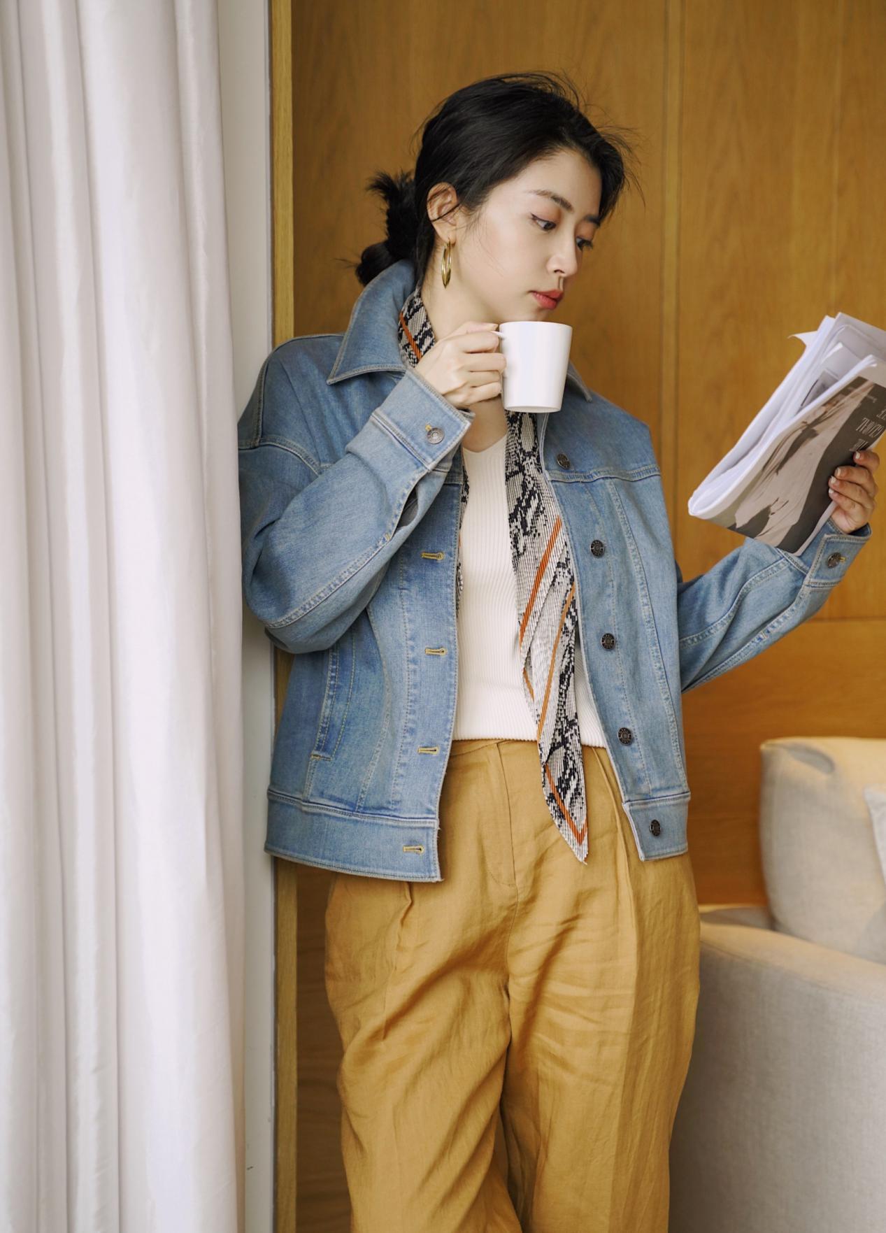 别总穿小黑裤!时尚博主三木这几种裤装超好看,时髦百搭更亮眼