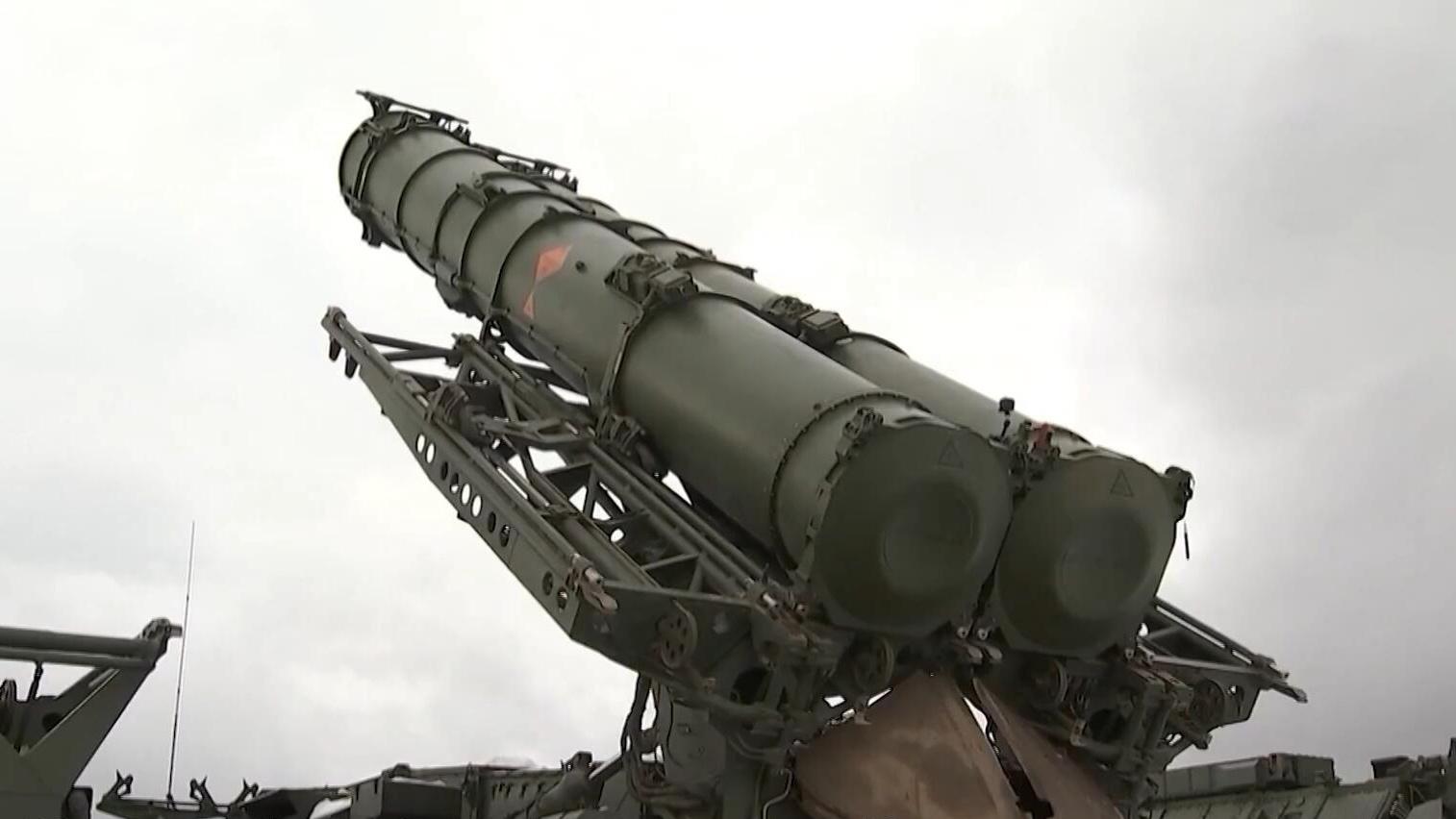 俄罗斯军方首次在俄日争议岛屿部署s300防空导弹系统!