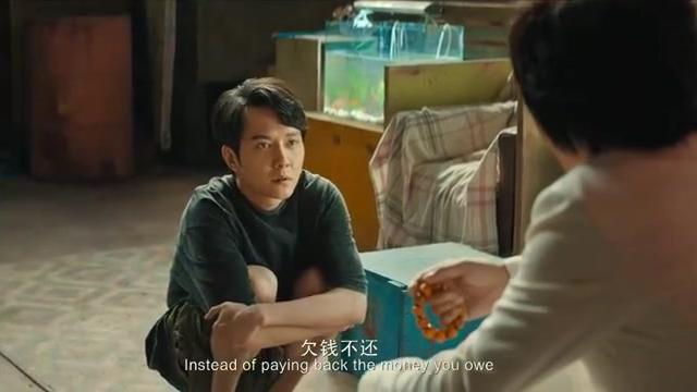 债主上门讨债,穷小子没钱给,不料债主下秒被他屋子里的东西吓跑_新浪新闻