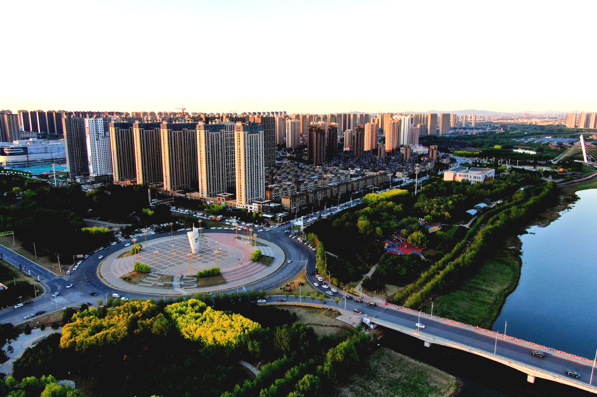 辽宁联合融媒体中心《航拍辽宁》——航拍晚霞中的沈北和平广场