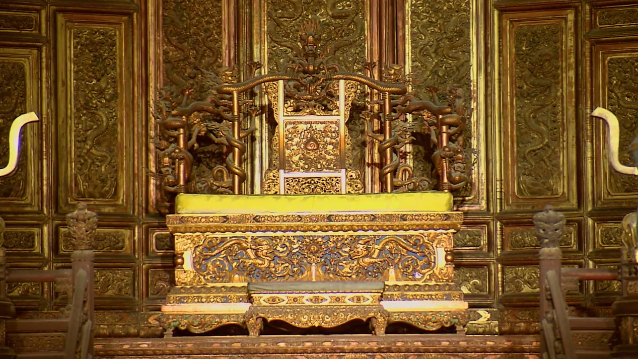 大年初一市民故宫观赏游玩 五尊铜牛成网红打卡地标_手机新浪网